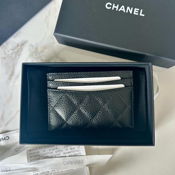 CHANEL Quilted Black Card Holder - Picture 4 of 7